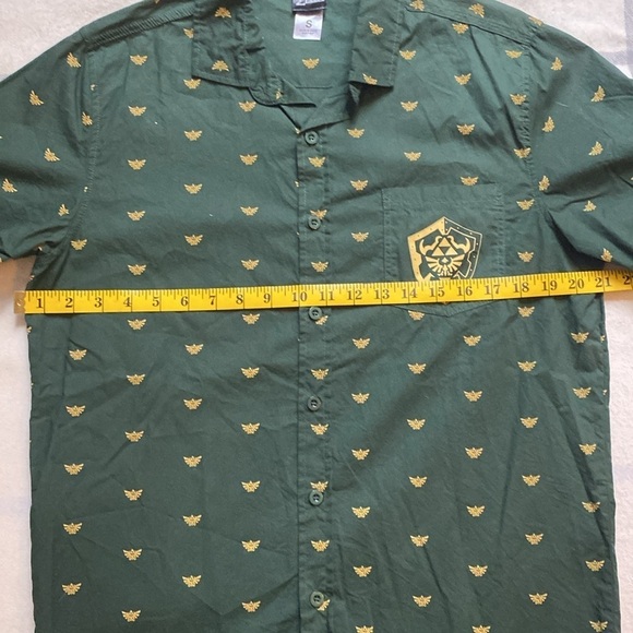The Legend of Zelda Green Short Sleeve Men's Shirt Size Small - Picture 8 of 9